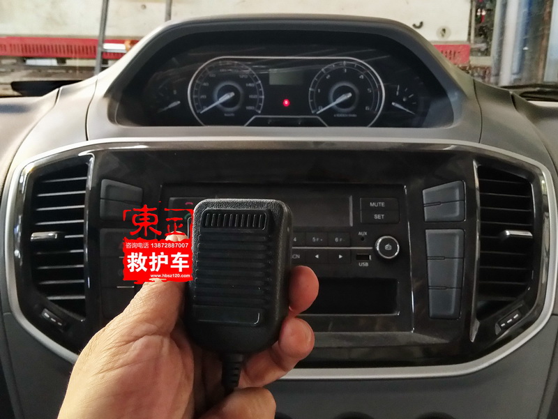 上汽大通V80救護車駕駛室、喊話器照片
